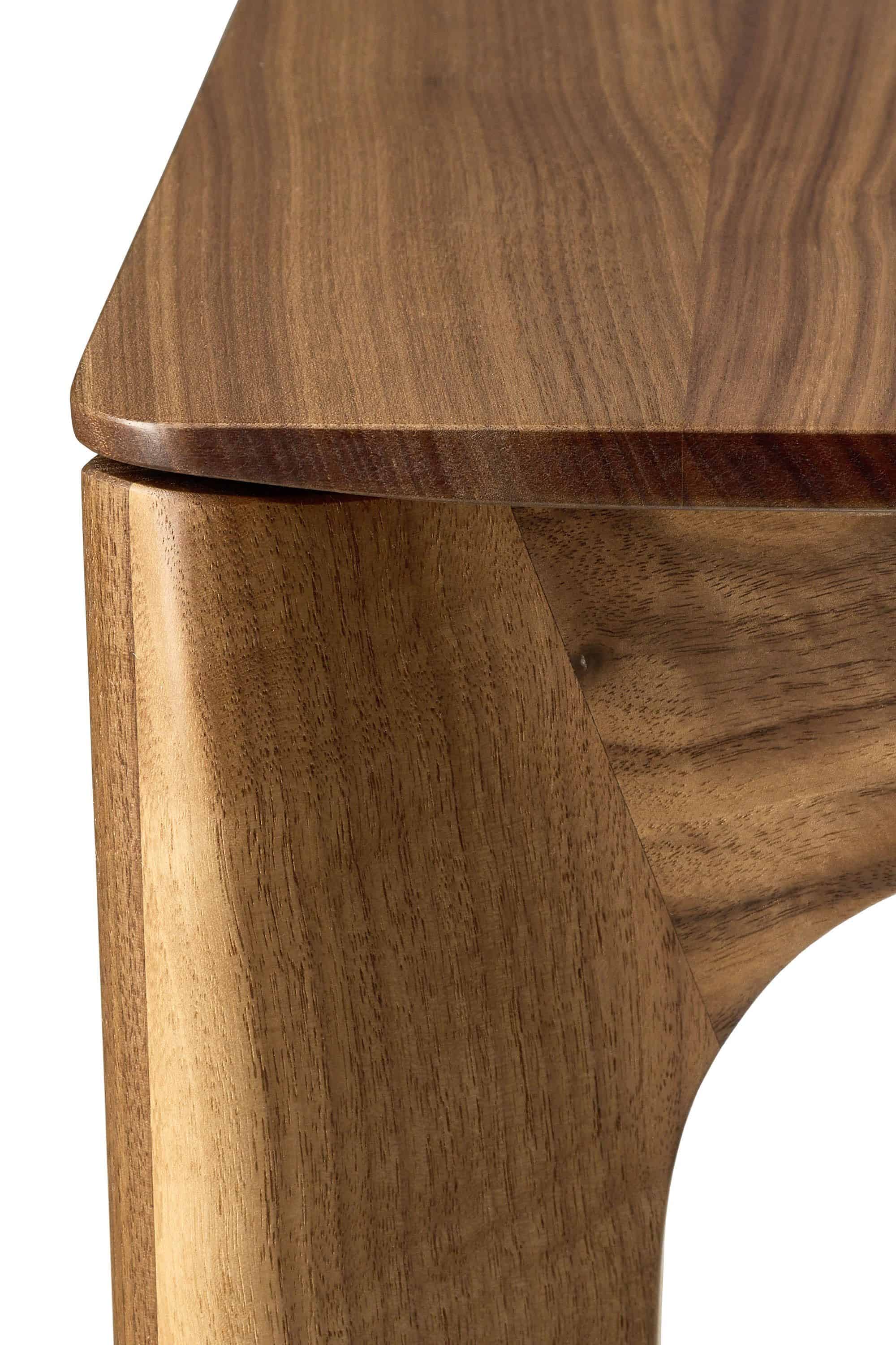 Detailfoto Massivholztisch Nussbaum - Esstisch Heerlen längs Detailfoto Massivholztisch Nussbaum - Esstisch Heerlen längs