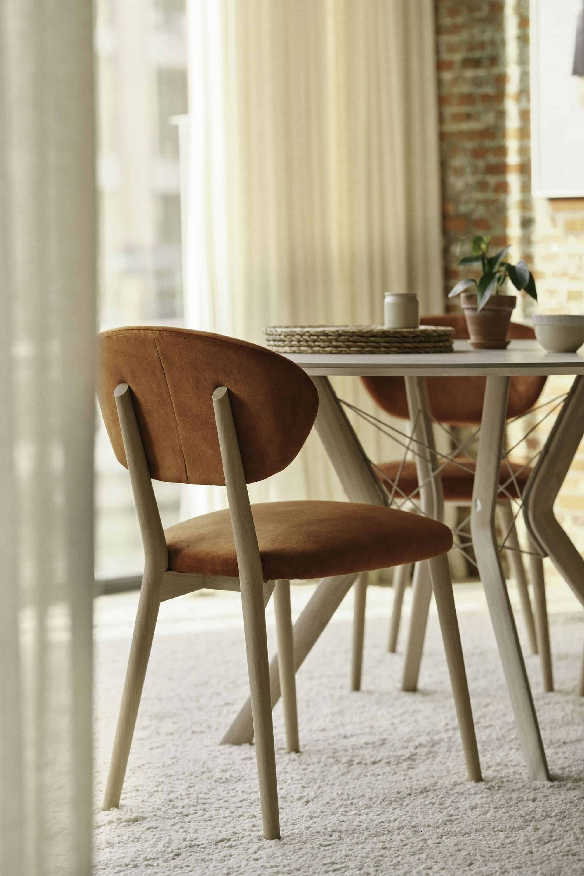 Esszimmerstuhl Holzbeine